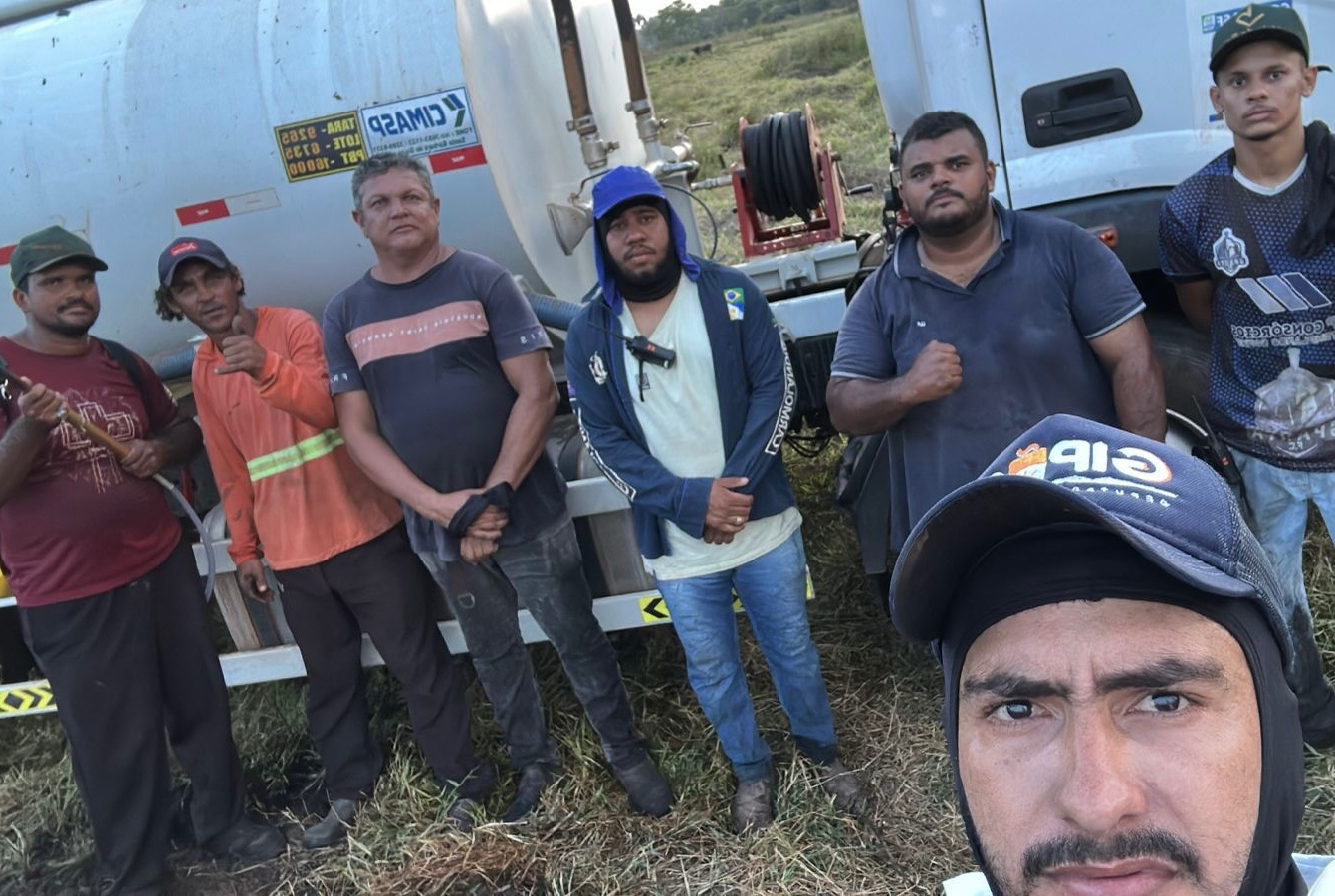 Brigada Municipal de Carmolândia combate incêndio em área rural e evita avanço das chamas