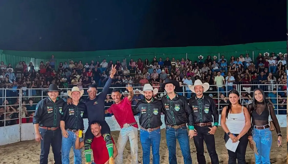 ExpoCarmo 2026: noite de rodeio, pega do garrote e grandes shows levam emoção e alegria à população