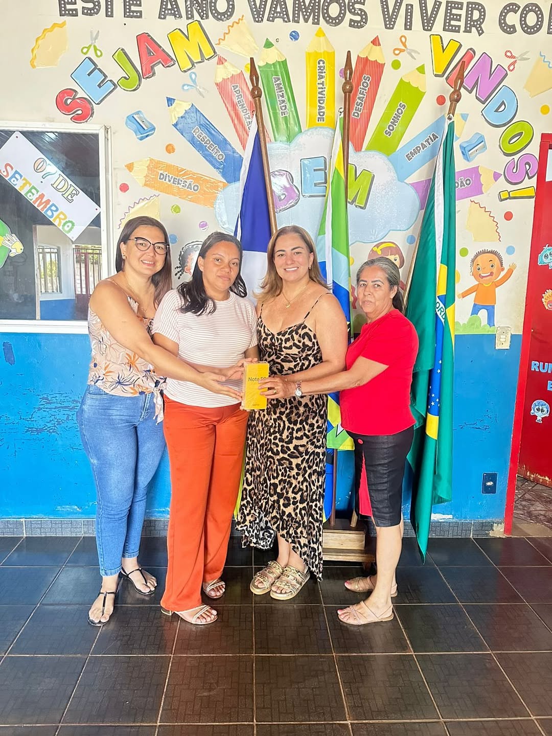 Educação conectada: Prefeitura de Carmolândia doa celulares Android para Escolas Municipais