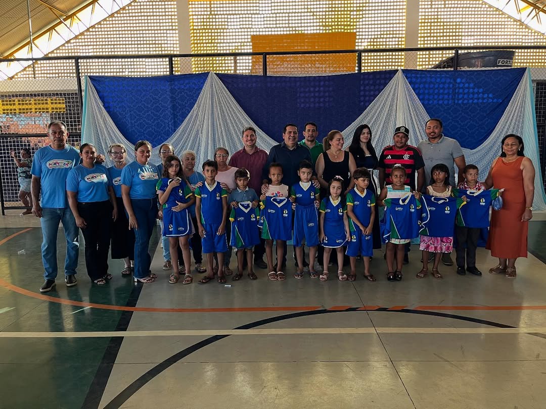 Uniformes escolares gratuitos: Prefeitura de Carmolândia e Deputado Marcos Marcelo investem na educação de qualidade