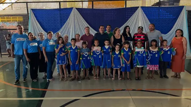 Uniformes escolares gratuitos: Prefeitura de Carmolândia e Deputado Marcos Marcelo investem na educação de qualidade