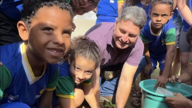 Secretarias de Agricultura e Educação promovem ação de conscientização em homenagem ao Dia da Árvore.