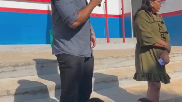 Cidadania e amor à pátria marcam ato cívico em frente à Prefeitura de Carmolândia